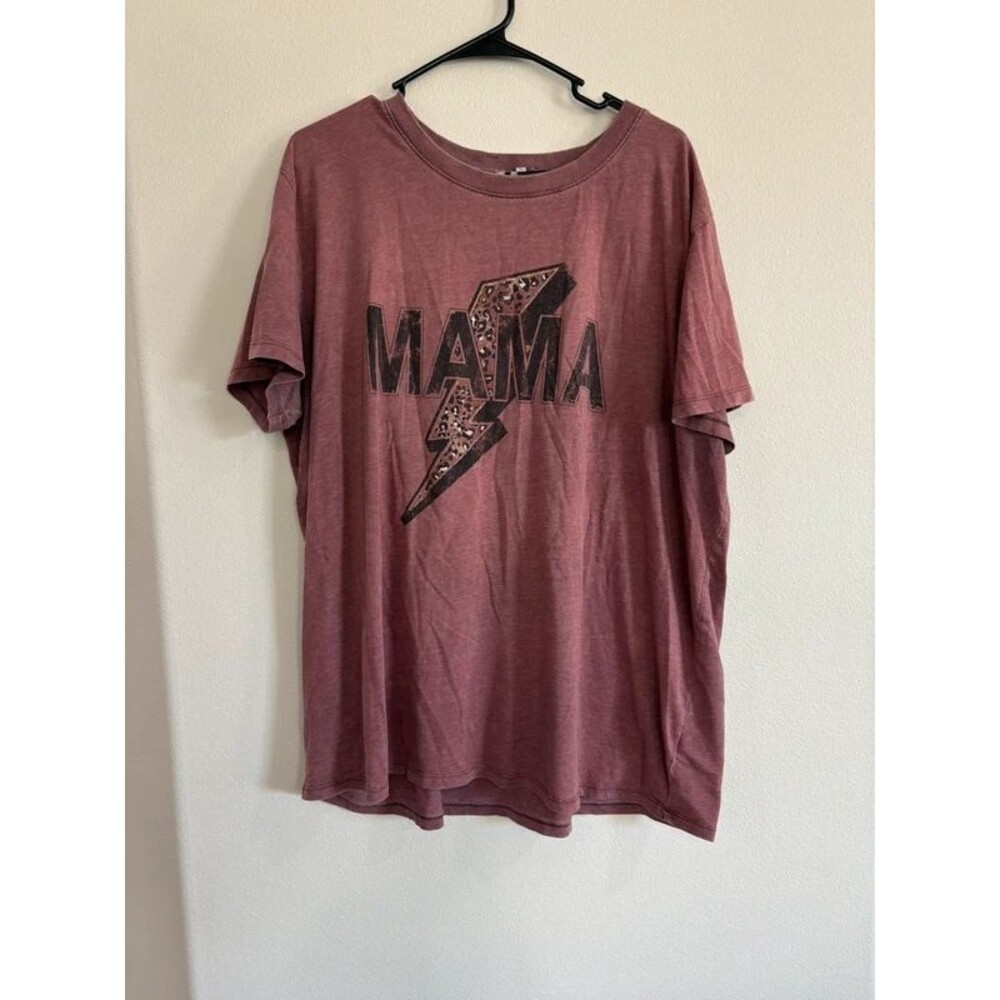 Burgundy “mama” graphic tee